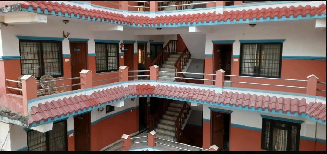 Hotel Lake N Yeti Pokhara Buitenkant foto