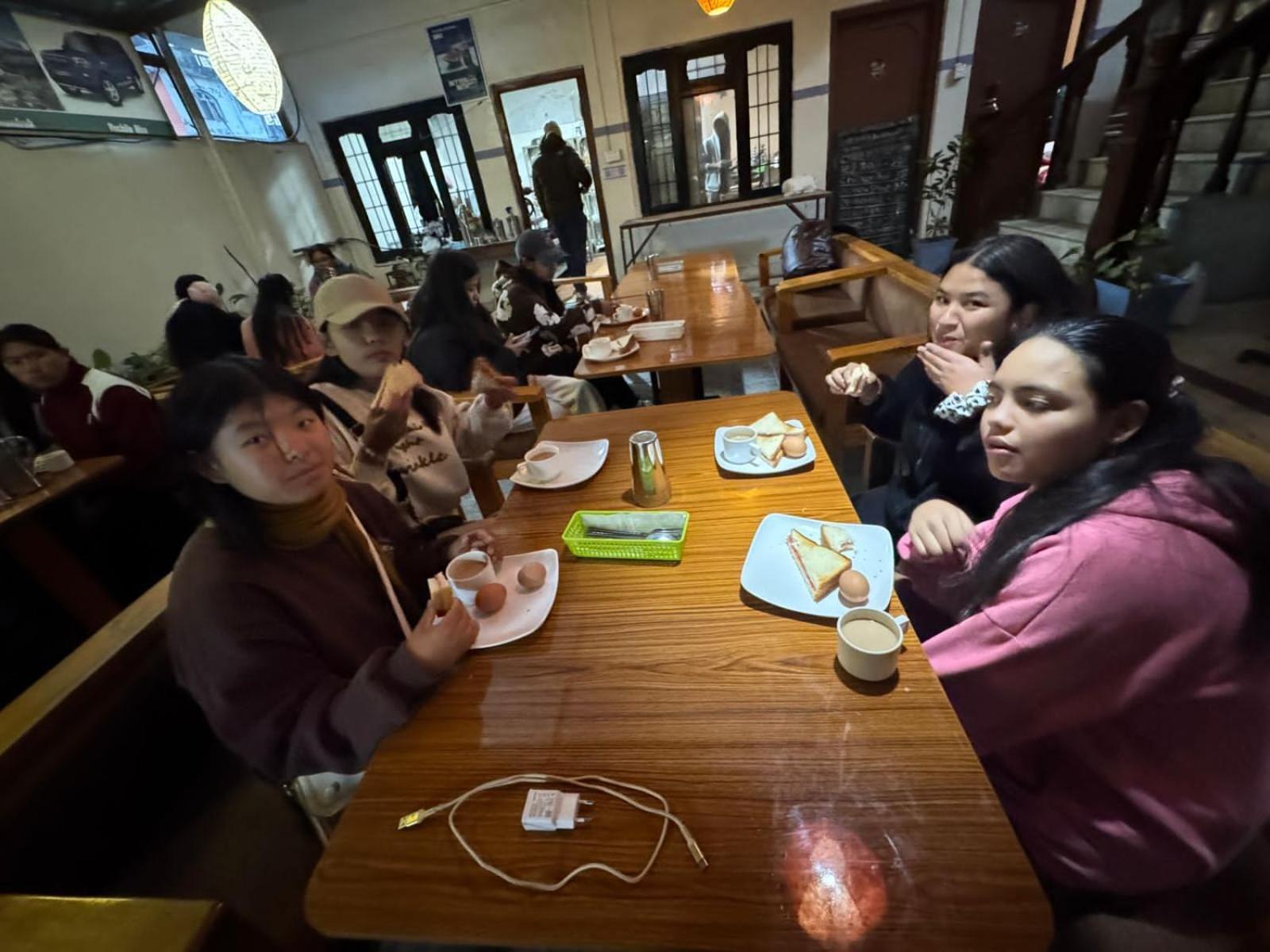 Hotel Lake N Yeti Pokhara Buitenkant foto