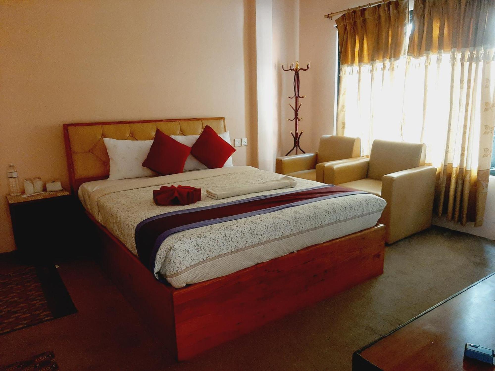Hotel Lake N Yeti Pokhara Buitenkant foto