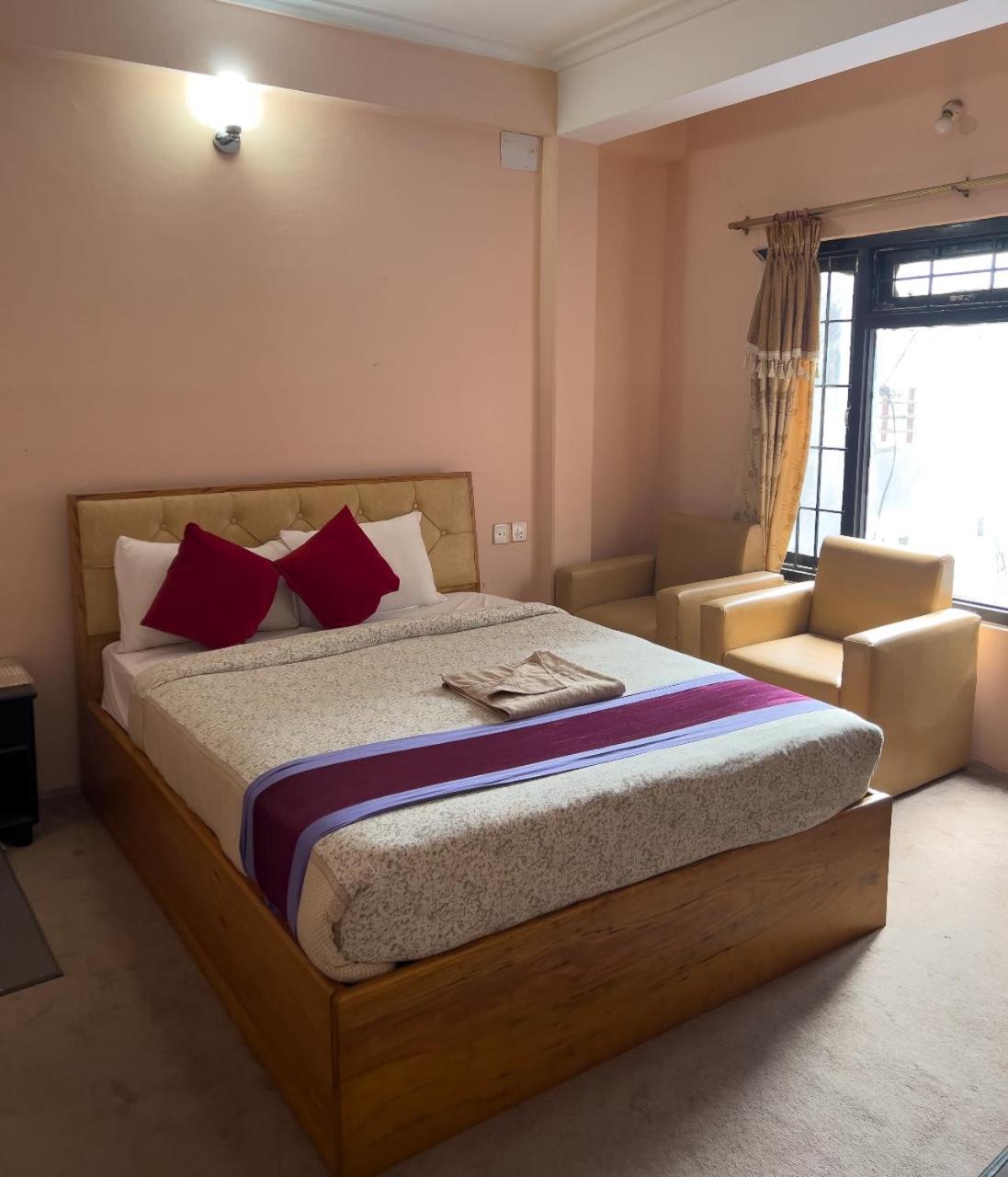 Hotel Lake N Yeti Pokhara Buitenkant foto